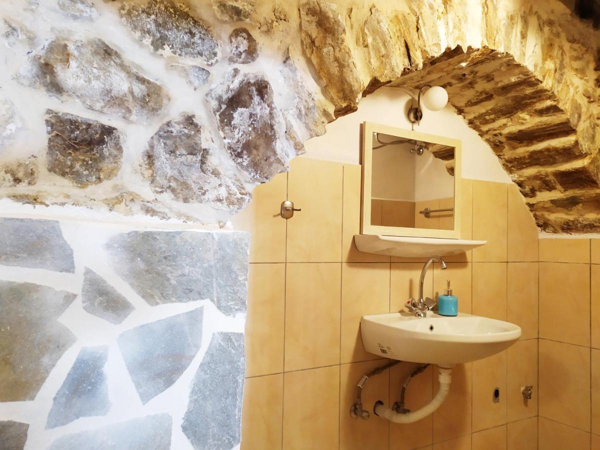 Traditional Family House, Ground Floor With Yard Koronos Extérieur photo