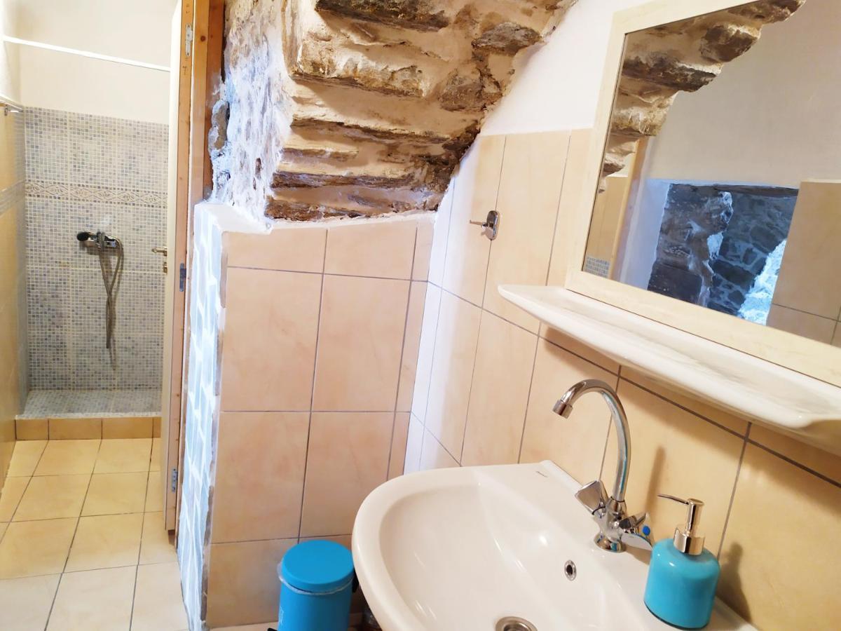 Traditional Family House, Ground Floor With Yard Koronos Extérieur photo