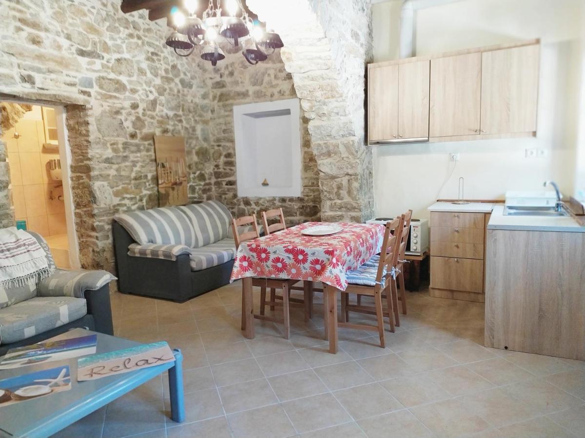 Traditional Family House, Ground Floor With Yard Koronos Extérieur photo